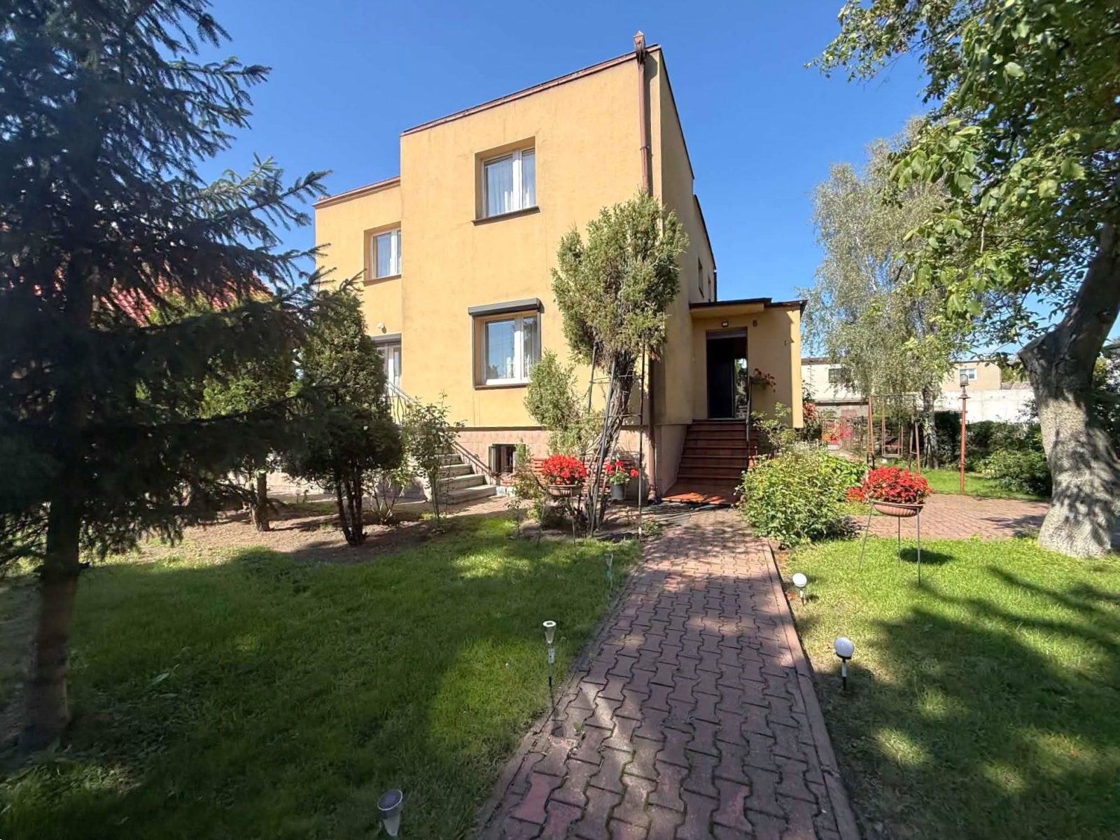 Dom 230 m², 8 pokoi, 3 garaże – Koło, Os. Bogumiła