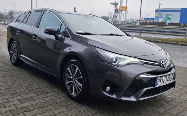 Toyota Avensis 1.8 benzyna, 147 KM, automat